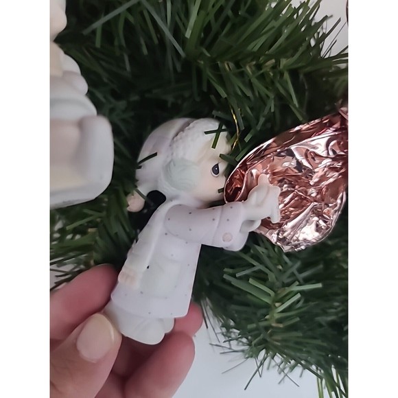 Vintage Precious Moments Handmade Christmas Wreath - Picture 8 of 10